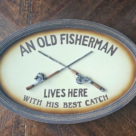 Wood 3D Sign Wall Fishing Plaque AN OLD FISHERMAN LIVES HERE WITH HIS BEST CATCH - Picture 1 of 5